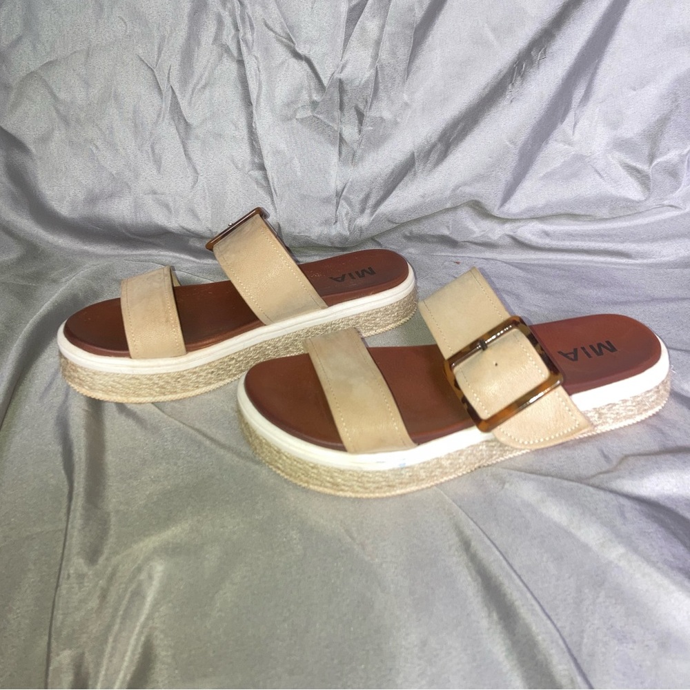 Platform espadrille in neutral color